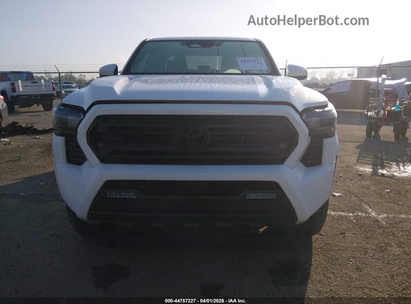 3TMKB5FN0SM033261 2025 TOYOTA TACOMA White Widok zestawu wskaźników