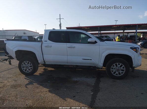 3TMKB5FN0SM033261 2025 TOYOTA TACOMA White Widok wnętrza z tyłu