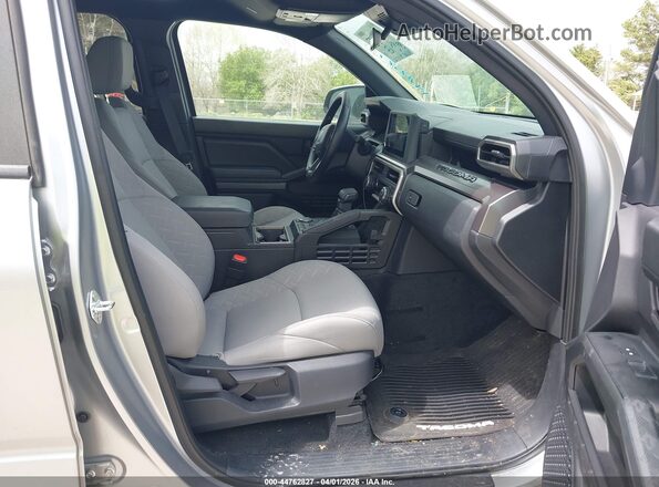 3TMKB5FN3SM038731 2025 TOYOTA TACOMA Silver Front interior view