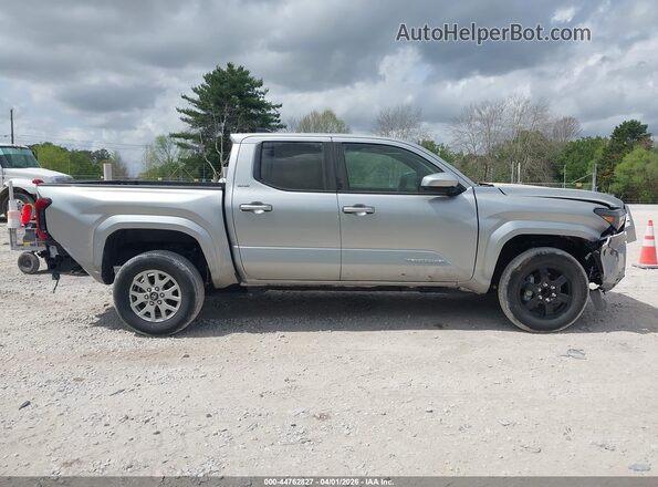 3TMKB5FN3SM038731 2025 TOYOTA TACOMA Silver Rear interior view