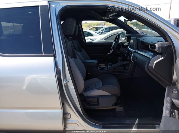 3TMKB5FN7RM009257 2024 TOYOTA TACOMA Серебряный Вид салона спереди