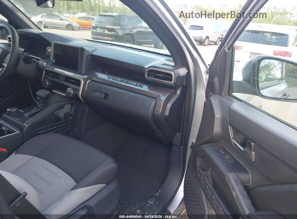 3TMLB5JN4TM223433 2026 TOYOTA TACOMA Gray Vista interior delantera