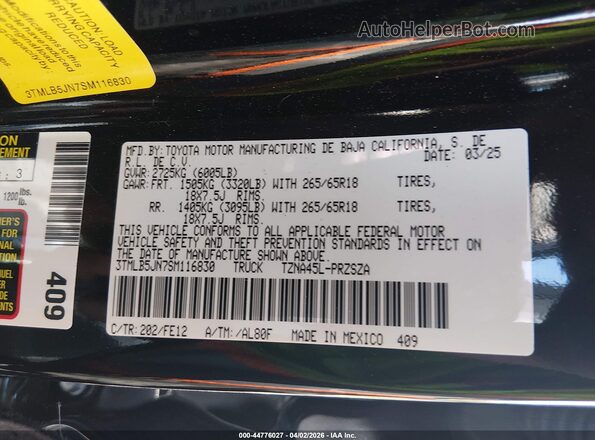 3TMLB5JN7SM116830 2025 TOYOTA TACOMA Black Widok komory silnika