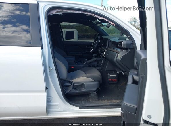 3TYLB5JN3ST070322 2025 TOYOTA TACOMA White Front interior view
