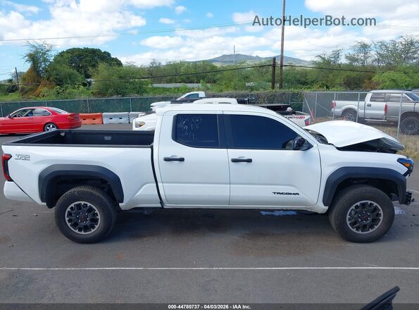 3TYLB5JN3ST070322 2025 TOYOTA TACOMA White 360 interior view