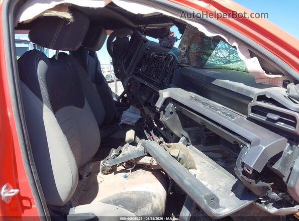 3TYLB5JN9RT002990 2024 TOYOTA TACOMA Оранжевый Вид салона спереди