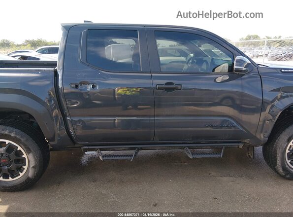 3TYLC5LN1TT053918 2026 TOYOTA TACOMA HYBRID Gray Vista interior de 360 grados