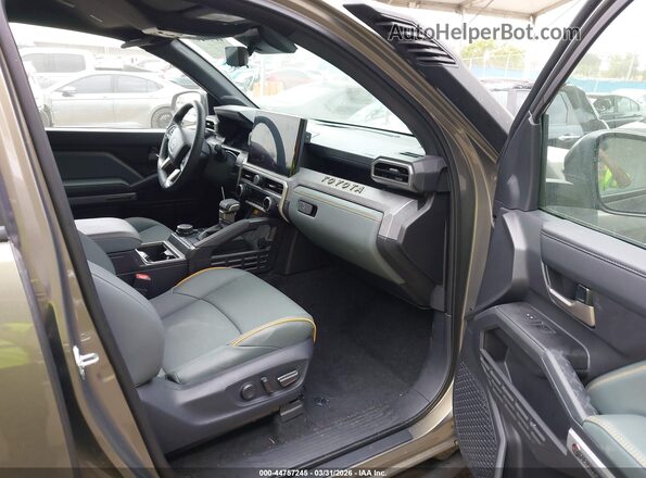 3TYLC5LN6ST024302 2025 TOYOTA TACOMA HYBRID Pewter Front interior view