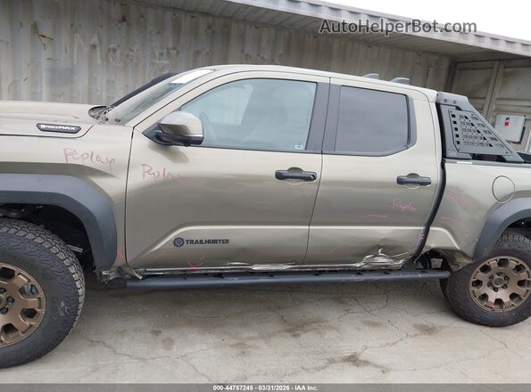 3TYLC5LN6ST024302 2025 TOYOTA TACOMA HYBRID Pewter 360 interior view