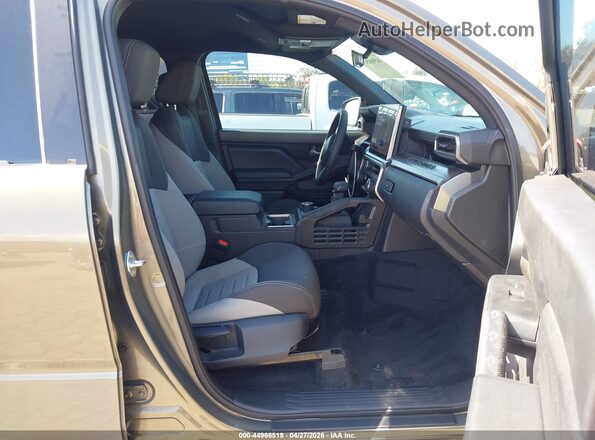 3TYLC5LN8ST016797 2025 TOYOTA TACOMA HYBRID Green Widok wnętrza z przodu