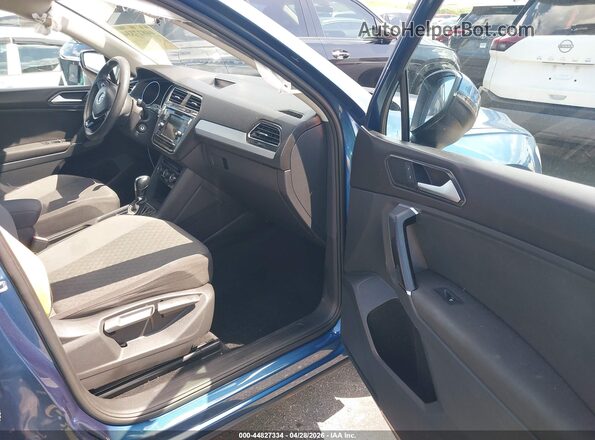 3VV1B7AX0JM028643 2018 VOLKSWAGEN TIGUAN Blue Front interior view