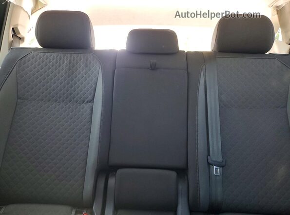3VV1B7AX3KM146784 2019 VOLKSWAGEN TIGUAN Green 