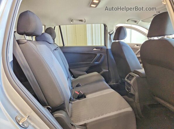 3VV1B7AX4LM163336 2020 VOLKSWAGEN TIGUAN Silver Rear interior view