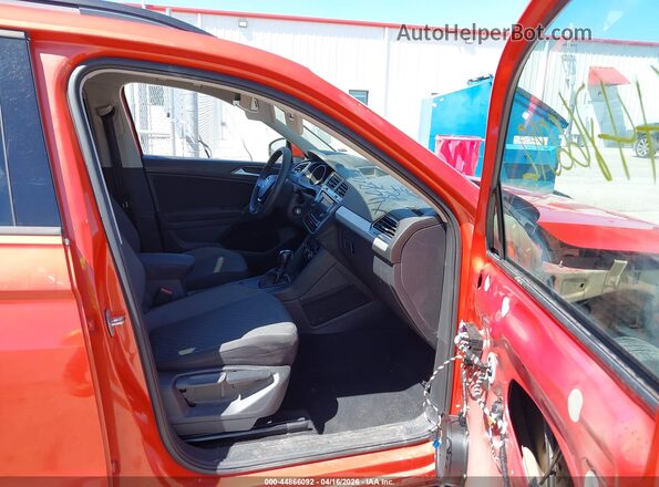 3VV1B7AX6JM028601 2018 VOLKSWAGEN TIGUAN Orange Widok wnętrza z przodu