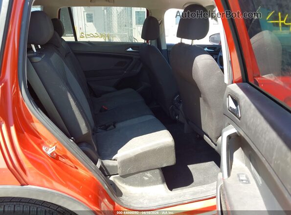 3VV1B7AX6JM028601 2018 VOLKSWAGEN TIGUAN Orange Widok naklejki z numerem VIN