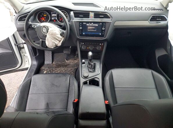 3VV2B7AX1MM065094 2021 VOLKSWAGEN TIGUAN White Առջևի վահանակի տեսք