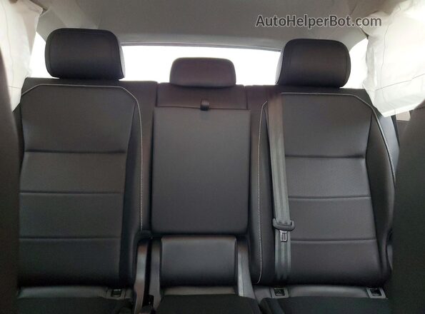 3VV2B7AX1MM065094 2021 VOLKSWAGEN TIGUAN White Հետևի նստատեղերի տեսք