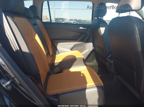 3VV2B7AX3JM037163 2018 VOLKSWAGEN TIGUAN Black 