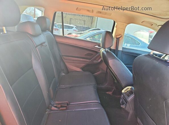 3VV2B7AX4LM093406 2020 VOLKSWAGEN TIGUAN Black Սալոնի հետևի տեսք