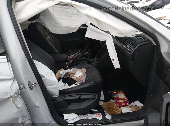 3VV2B7AX5JM028206 2018 VOLKSWAGEN TIGUAN Белый Вид салона спереди