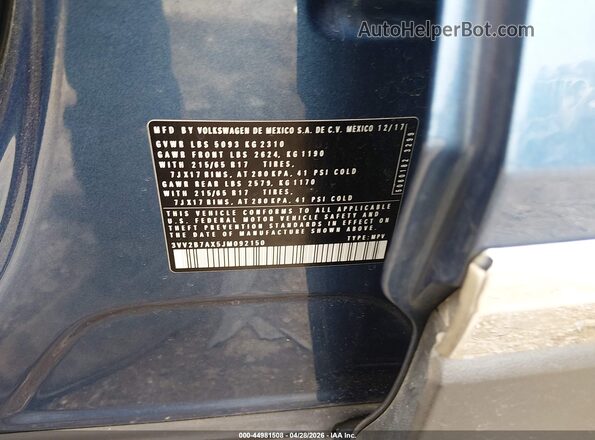 3VV2B7AX5JM092150 2018 VOLKSWAGEN TIGUAN Blue Vista del compartimento del motor