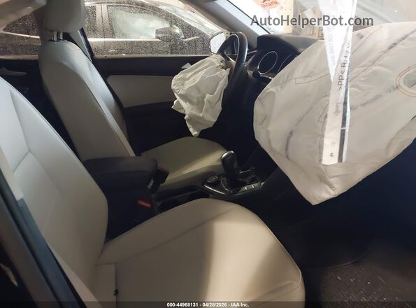 3VV2B7AX6MM056455 2021 VOLKSWAGEN TIGUAN Blue Front interior view