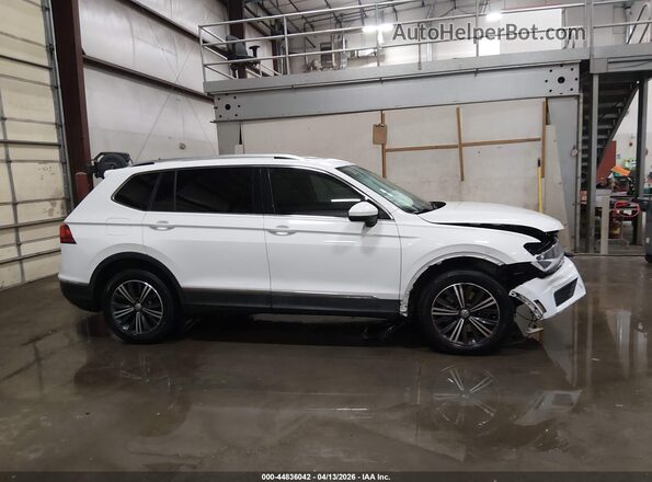 3VV3B7AX2JM039782 2018 VOLKSWAGEN TIGUAN White Widok wnętrza z tyłu