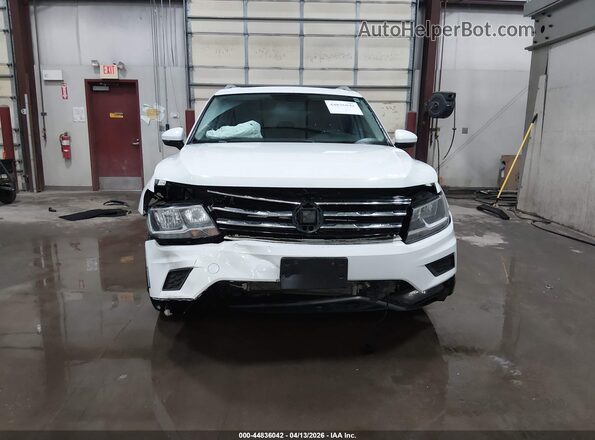 3VV3B7AX2JM039782 2018 VOLKSWAGEN TIGUAN White Widok z przodu
