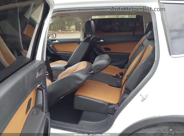 3VV3B7AX4KM049084 2019 VOLKSWAGEN TIGUAN White Widok naklejki z numerem VIN