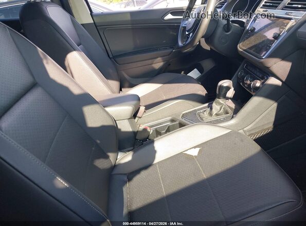 3VV3B7AX6LM138236 2020 VOLKSWAGEN TIGUAN Black Widok wnętrza z przodu