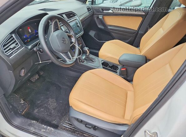 3VV3B7AX6PM123242 2023 VOLKSWAGEN TIGUAN White Vista interior delantera