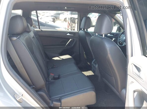 3VV3B7AX7LM167776 2020 VOLKSWAGEN TIGUAN Silver Widok naklejki z numerem VIN