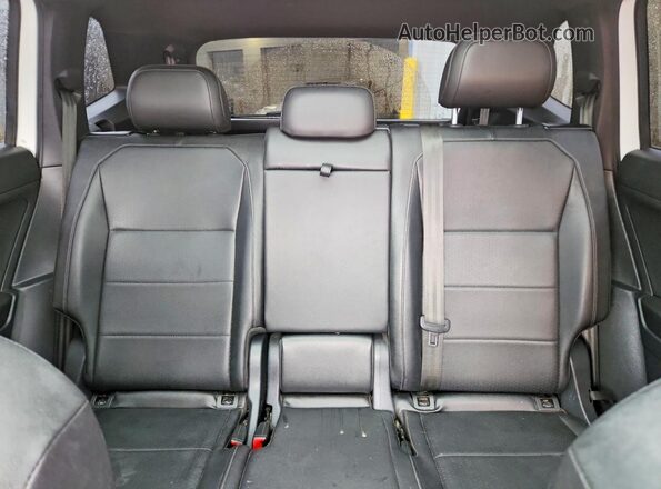 3VV3B7AX9LM157282 2020 VOLKSWAGEN TIGUAN White Հետևի նստատեղերի տեսք
