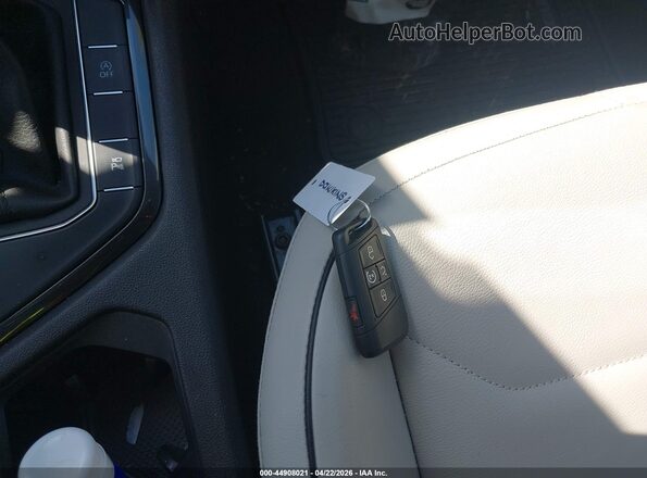 3VV4B7AX2KM062887 2019 VOLKSWAGEN TIGUAN Blue Widok deski rozdzielczej