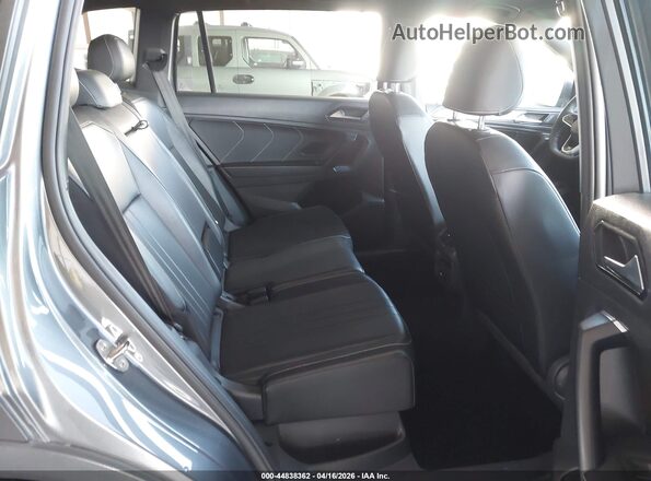 3VV8B7AX1NM102964 2022 VOLKSWAGEN TIGUAN Серый Вид наклейки с VIN-кодом