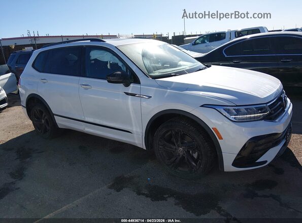 3VV8B7AX4RM230217 2024 VOLKSWAGEN TIGUAN White Widok wnętrza z tyłu