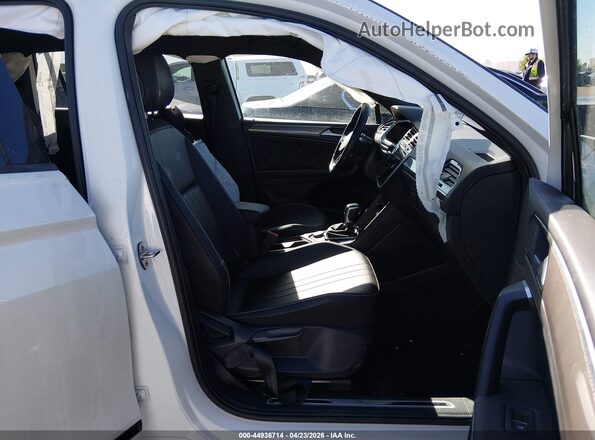 3VV8B7AX4RM230217 2024 VOLKSWAGEN TIGUAN White Widok wnętrza z przodu