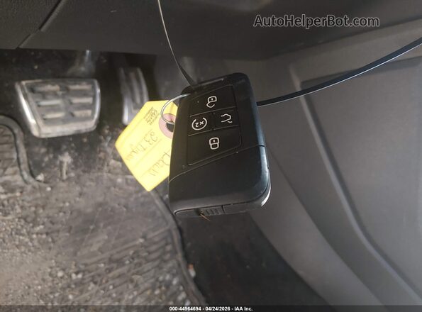 3VV8B7AX7PM032857 2023 VOLKSWAGEN TIGUAN Серебряный Вид панели приборов