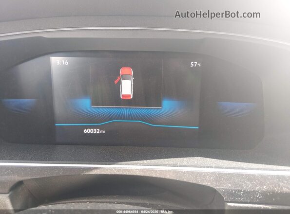 3VV8B7AX7PM032857 2023 VOLKSWAGEN TIGUAN Серебряный Вид задних сидений