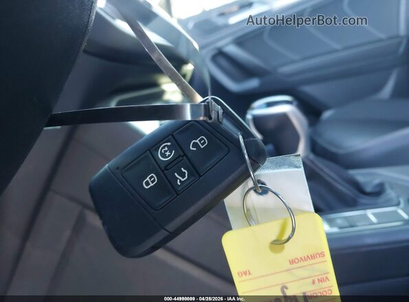 3VV8B7AX9PM072566 2023 VOLKSWAGEN TIGUAN Белый Вид панели приборов