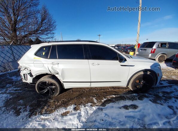 3VV8B7AX9PM072566 2023 VOLKSWAGEN TIGUAN Белый Вид задней части салона