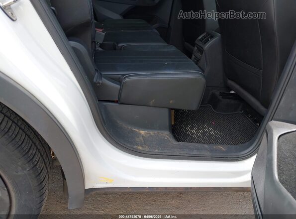 3VVCB7AX0PM137363 2023 VOLKSWAGEN TIGUAN White Widok wnętrza z tyłu