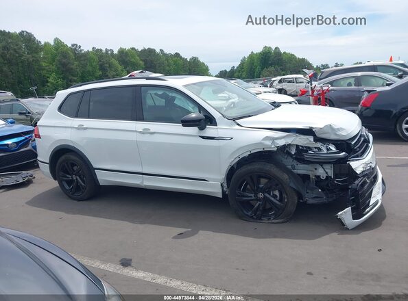 3VVCB7AX0RM156479 2024 VOLKSWAGEN TIGUAN White Rear interior view