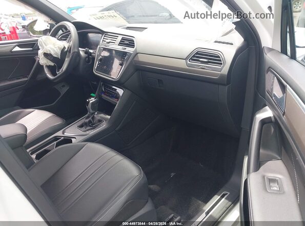 3VVCB7AX0RM156479 2024 VOLKSWAGEN TIGUAN White Front interior view