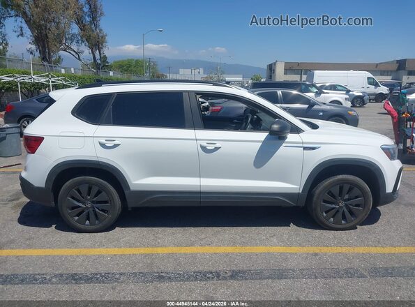 3VVCX7B28NM009356 2022 VOLKSWAGEN TAOS Белый Вид задней части салона