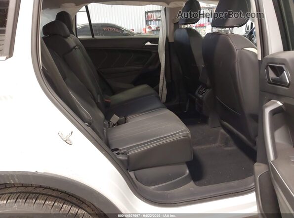 3VVMB7AX4PM130789 2023 VOLKSWAGEN TIGUAN White Widok naklejki z numerem VIN