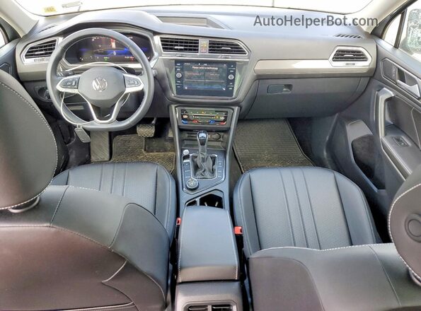 3VVMB7AX7RM175681 2024 VOLKSWAGEN TIGUAN Silver წინა პანელის ხედი