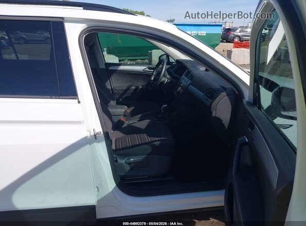 3VVRB7AX1RM225755 2024 VOLKSWAGEN TIGUAN White Vista interior delantera