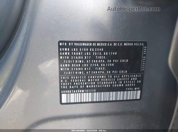 3VVRB7AX8RM131114 2024 VOLKSWAGEN TIGUAN Silver Vista del compartimento del motor