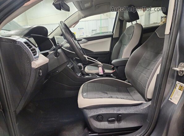 3VVSC7B2XSM007398 2025 VOLKSWAGEN TAOS Gray Вид салону спереду